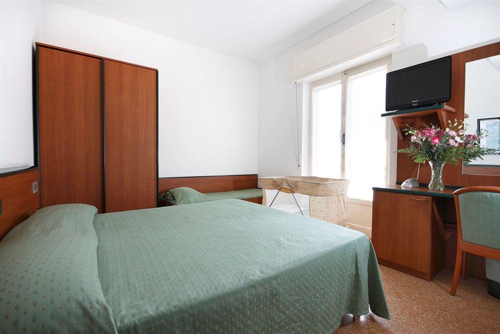Albergo Adriana Челе Лигуре Екстериор снимка