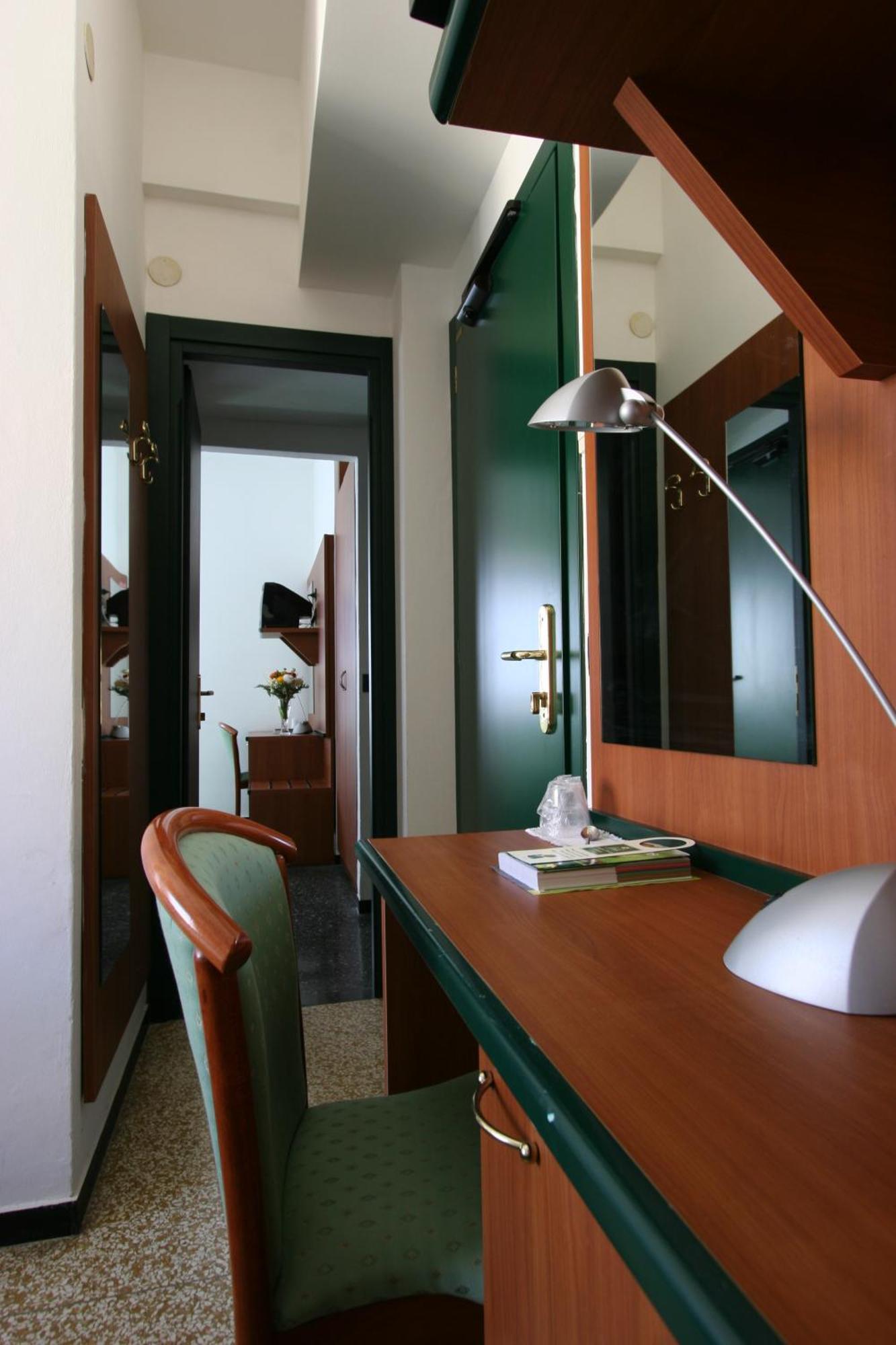 Albergo Adriana Челе Лигуре Екстериор снимка