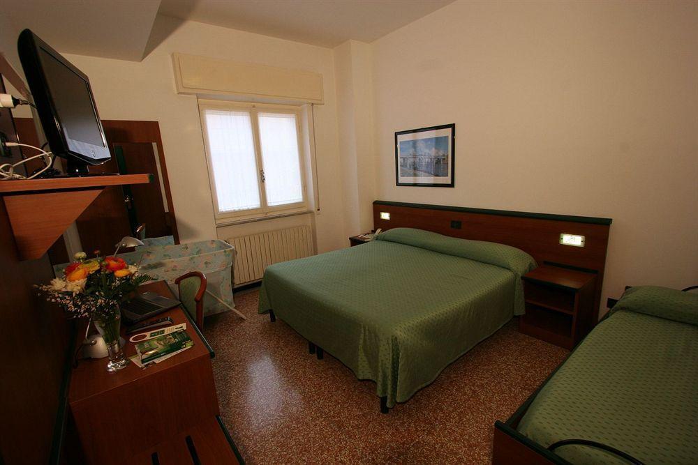 Albergo Adriana Челе Лигуре Екстериор снимка