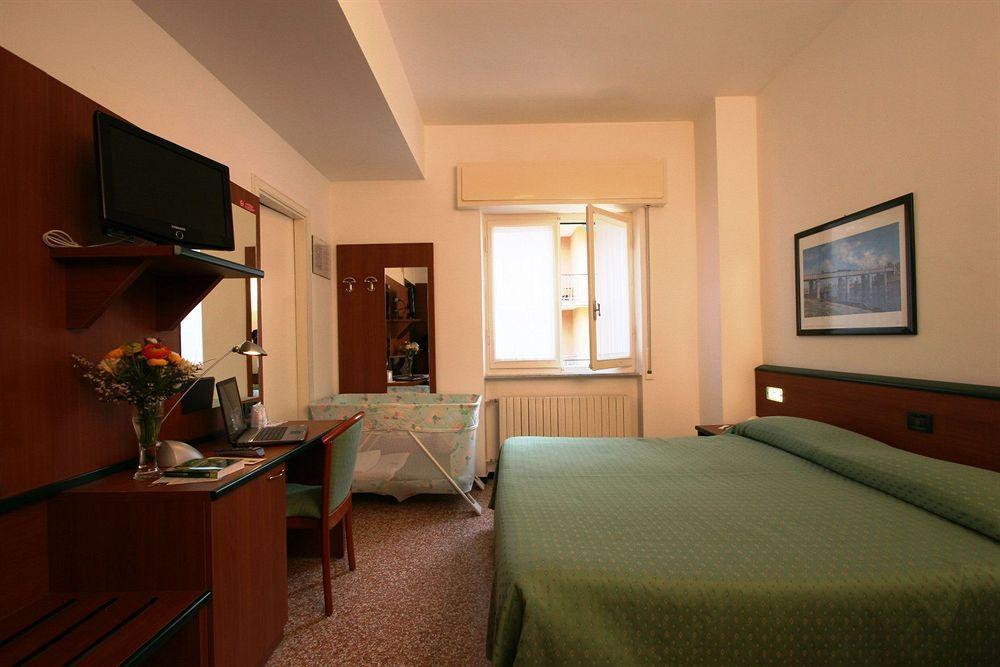 Albergo Adriana Челе Лигуре Екстериор снимка