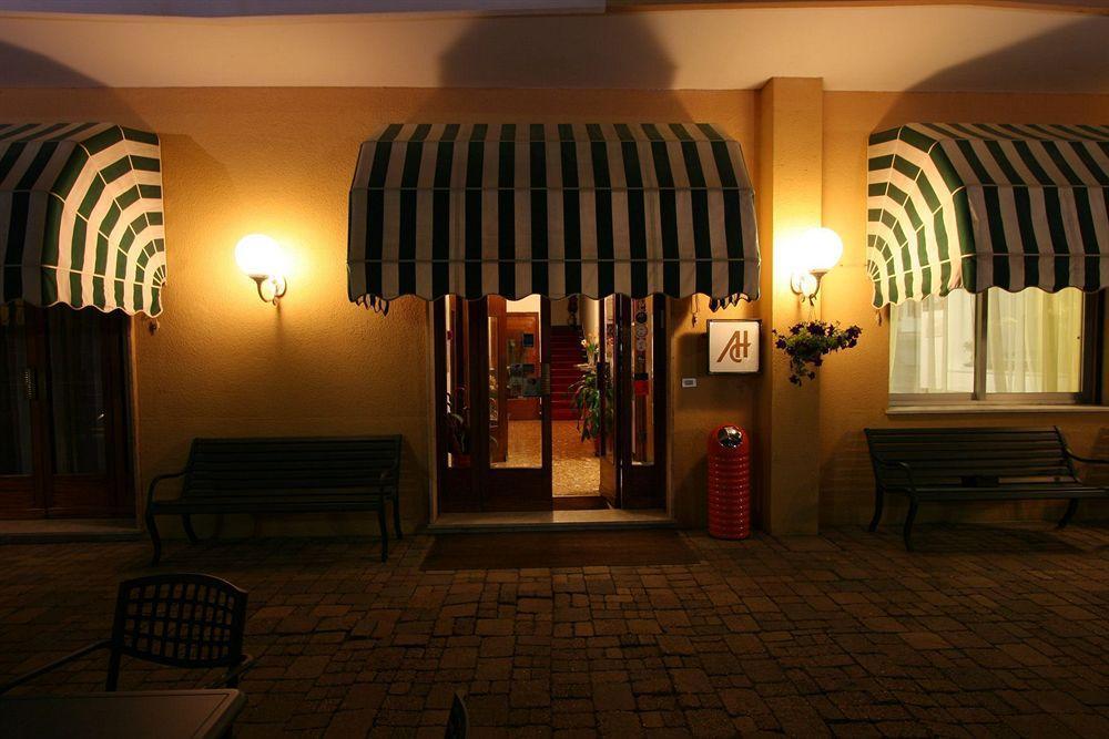 Albergo Adriana Челе Лигуре Екстериор снимка