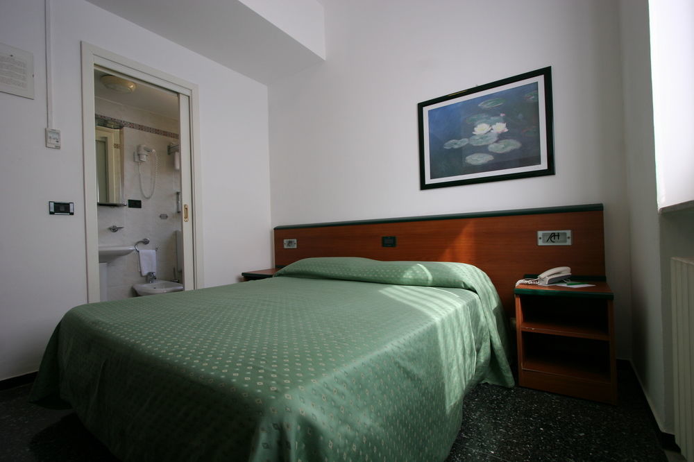Albergo Adriana Челе Лигуре Екстериор снимка