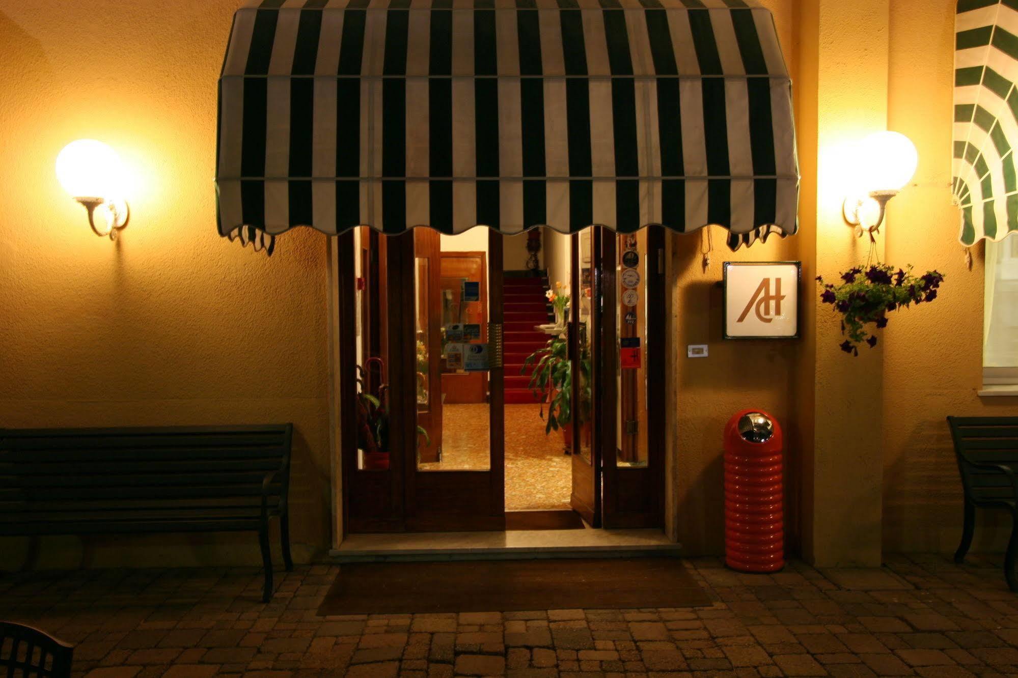 Albergo Adriana Челе Лигуре Екстериор снимка