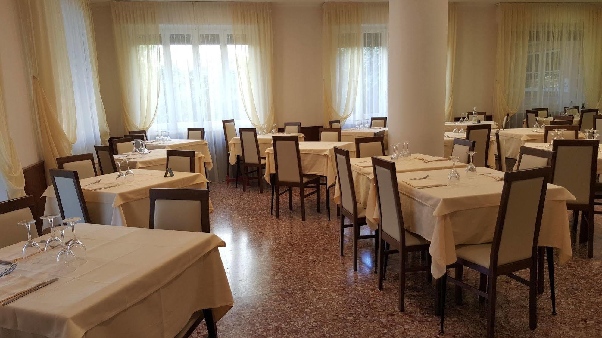 Albergo Adriana Челе Лигуре Екстериор снимка
