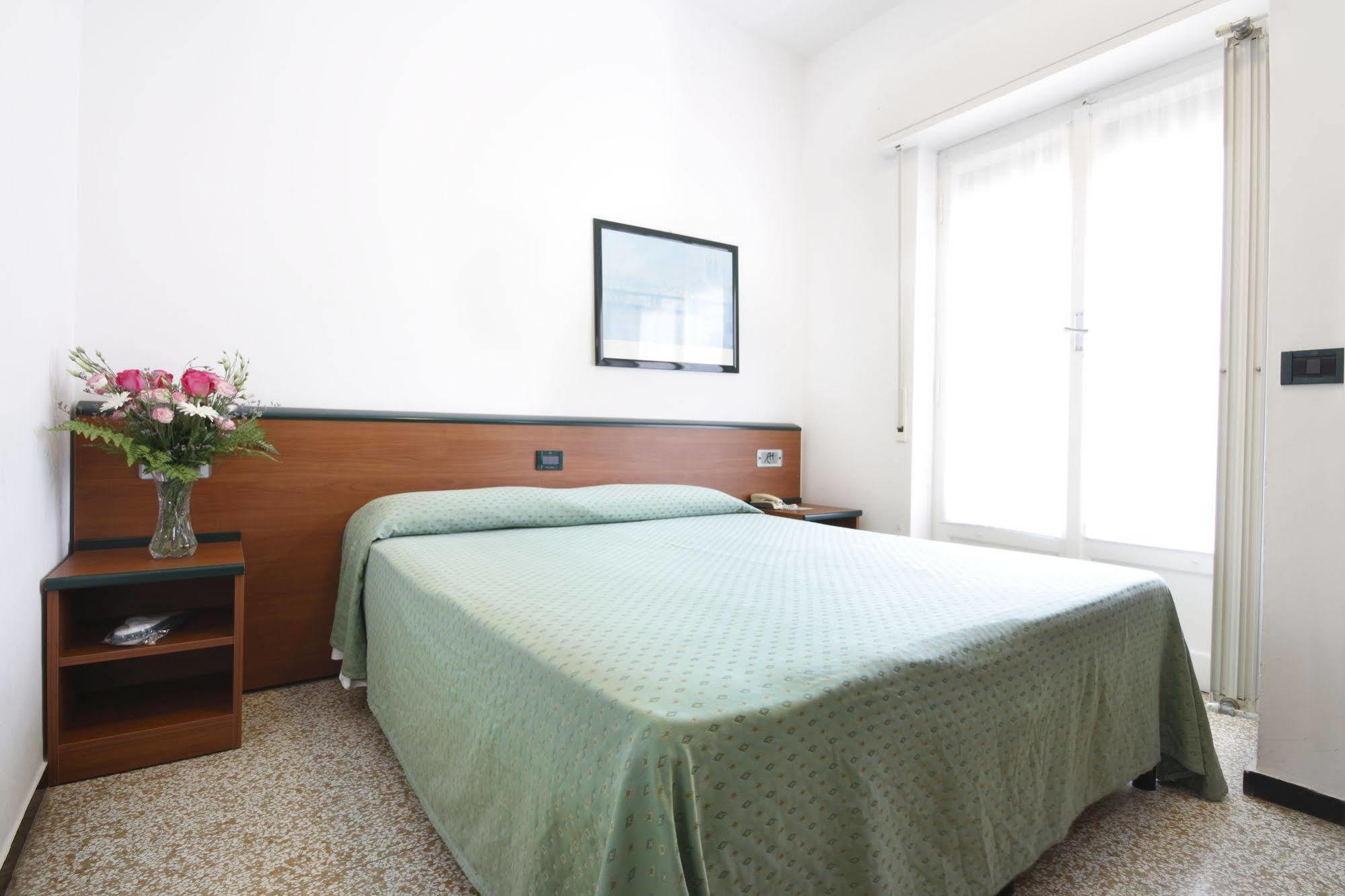Albergo Adriana Челе Лигуре Екстериор снимка