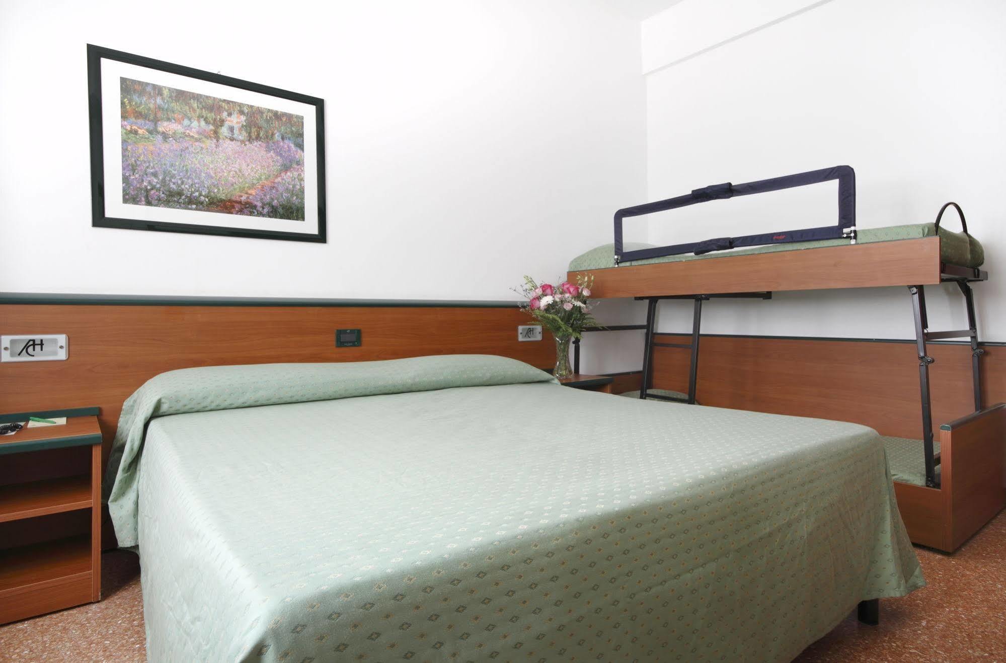 Albergo Adriana Челе Лигуре Екстериор снимка