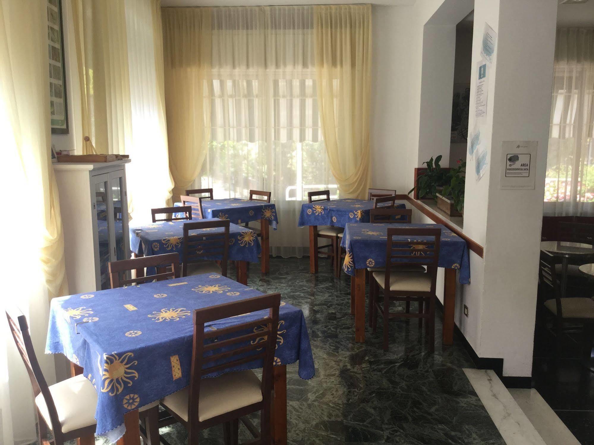 Albergo Adriana Челе Лигуре Екстериор снимка