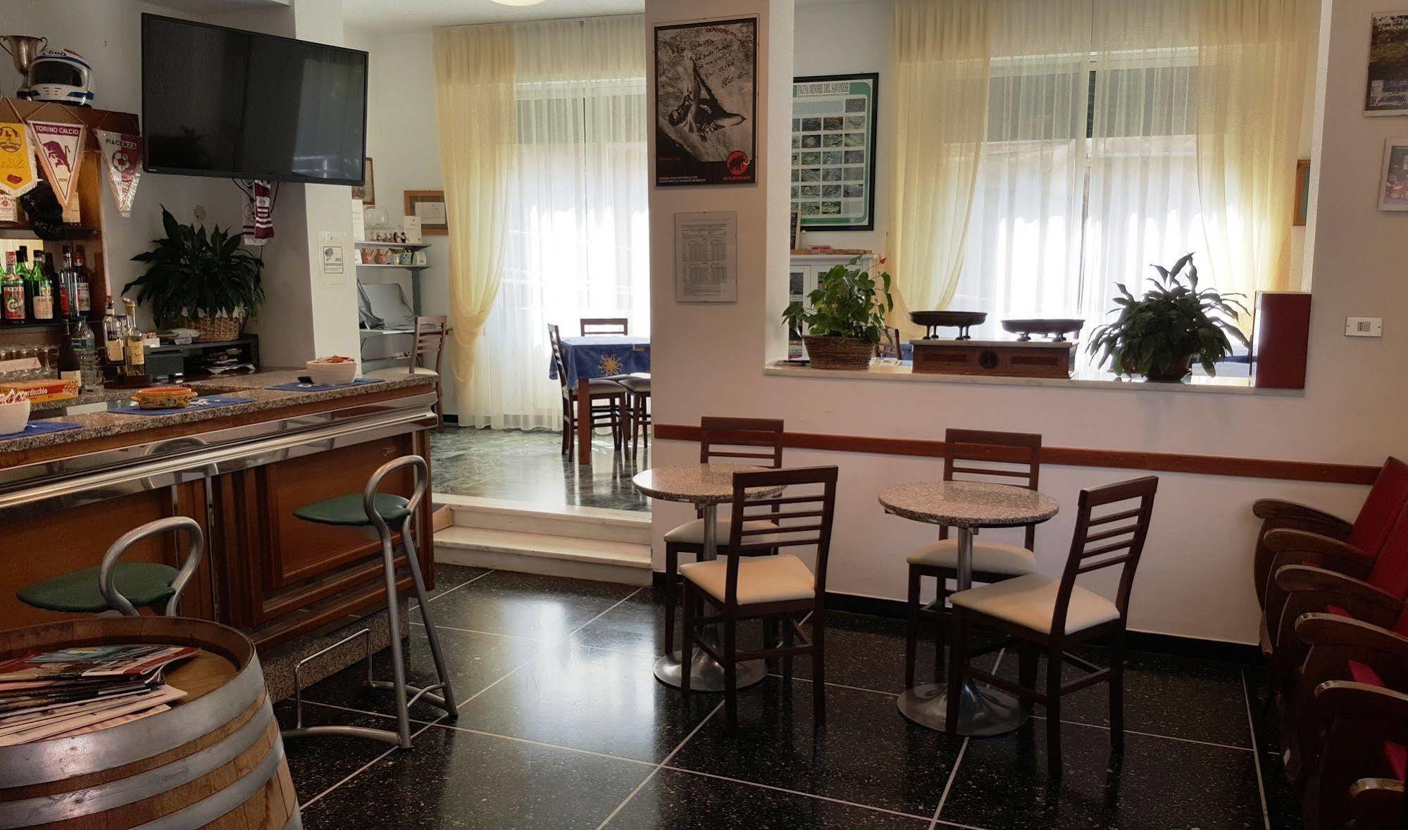 Albergo Adriana Челе Лигуре Екстериор снимка